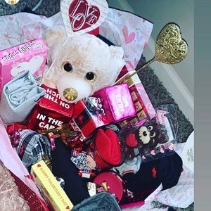 Valentines Day Baskets and I ship anywhere. Or any occasion baskets if needed.